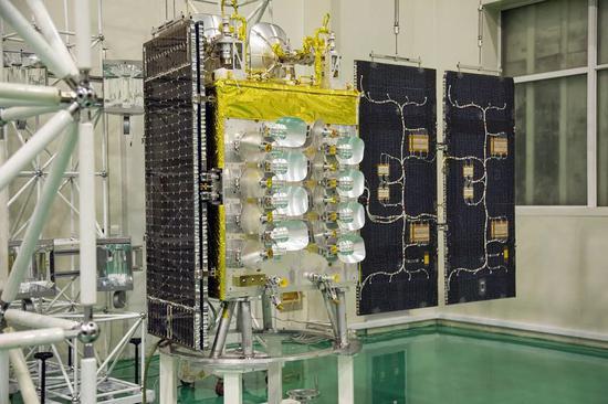 银河航天首发星采用 Q/V 和 Ka 等通信频段,具备 10Gbps 速率的透明转发通信能力,已于今年 1 月 16 日发射升空|银河航天