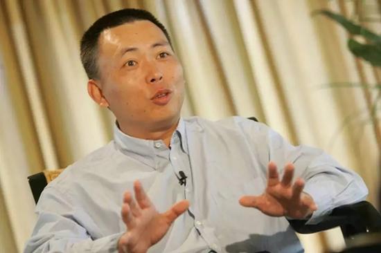 段永平参加第一财经《会见财经界》,主持人秦朔