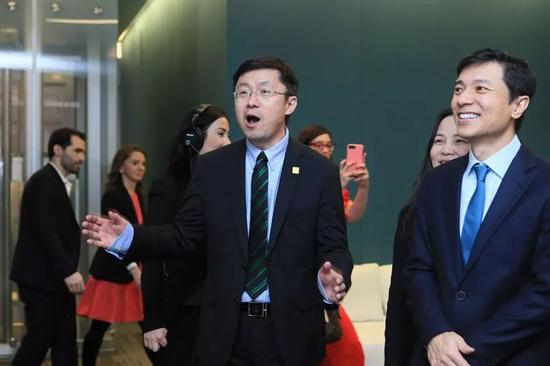 左龚宇,右李彦宏