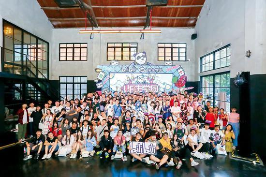 B站会在各城市巡回举办UP主学院等促进UP主之间的线下交流和学习活动。