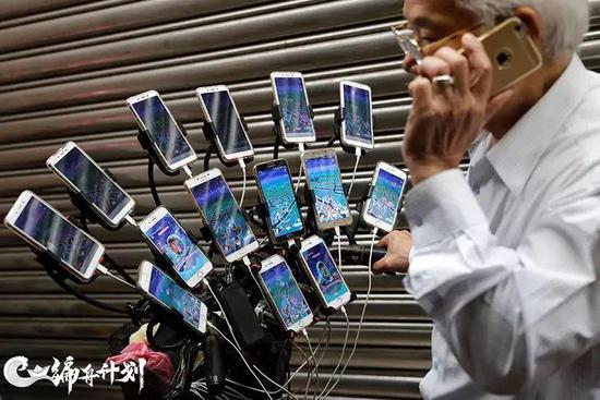 当老年人成为游戏爱好者,他们玩起来也是认真的