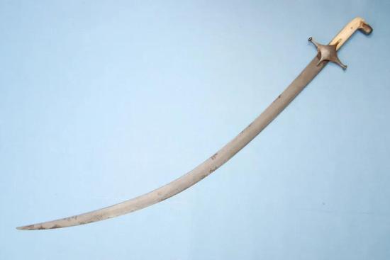 一把古代大马士革刀。冷兵器时代,铸铁术直接影响战争成败。|来自网络