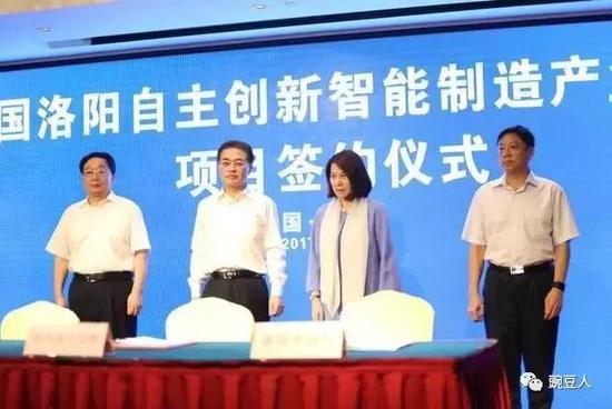 2017年,朱江洪出席自传的发布会