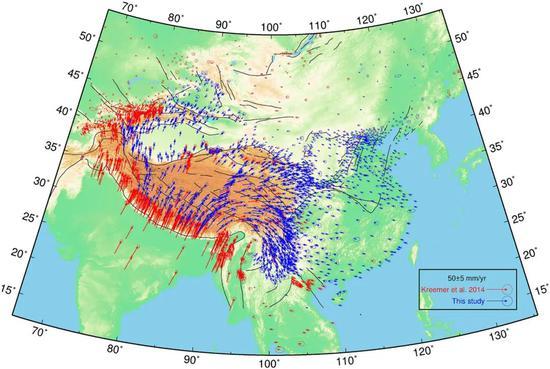 印度陆块及中国陆地各区域的每年相对运动示意图 箭头长度表示运动速率的不同,图中可见印度陆块对中国陆地的运动态势具有显著影响。