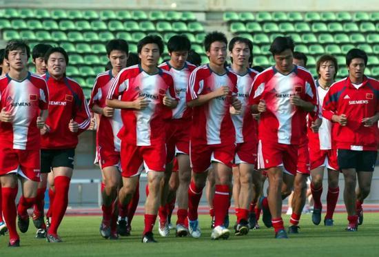 为什么13亿中国人中竟然找不到11个世界级的球员?