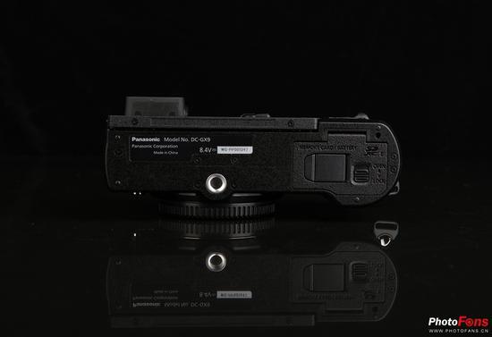 松下LUMIX GX9机身底部