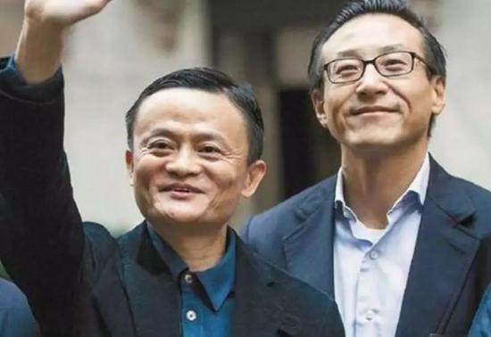 封面题图|蔡崇信与马云