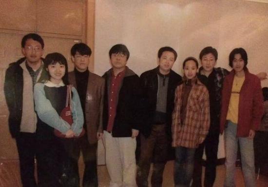 2002年李笑来(左三)和罗永浩(左四)合影