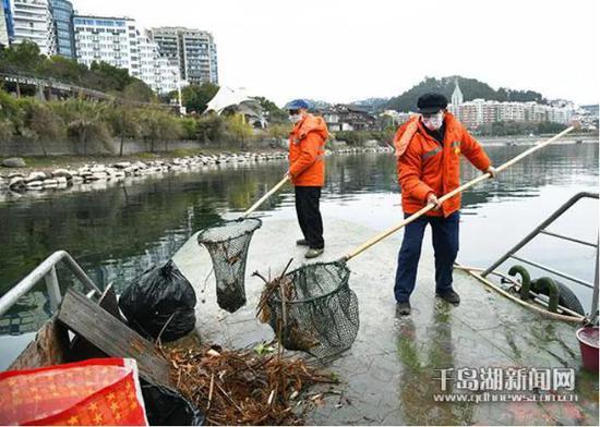 千岛湖水上垃圾打捞(来源:千岛湖新闻网)