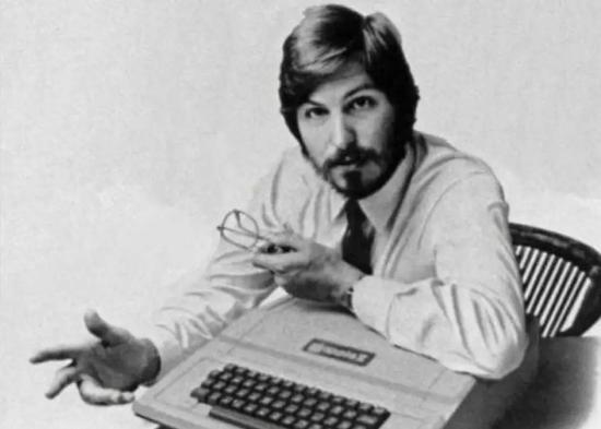 △ 乔布斯和Apple II