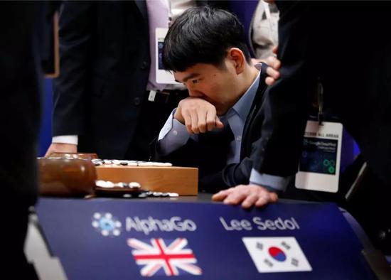 当地时间2016年3月15日,韩国首尔,人机大战第5局,李世石1-4谷歌AlphaGo。图片来源:图虫创意