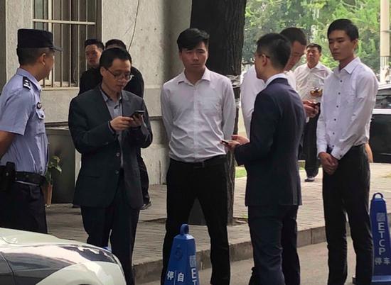 左二为网秦创始人林宇