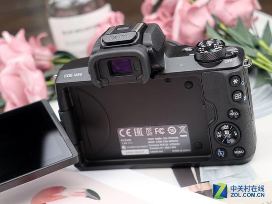 EOS M50是单拨轮设计,机背按键区是功能4方向键