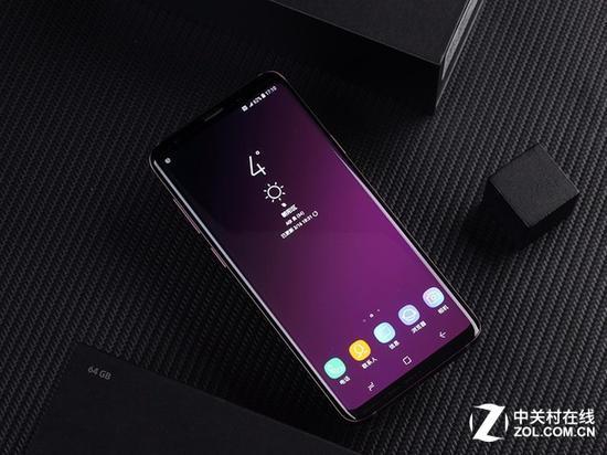 采用Super AMOLED材质2K分辨率的三星Galaxy S9+