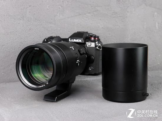 松下200mm f/2.8具有巨大的遮光罩