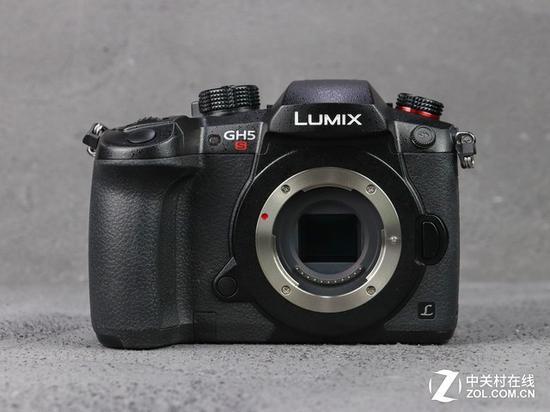 GH5S基础是GH5,所以外观上相差不大