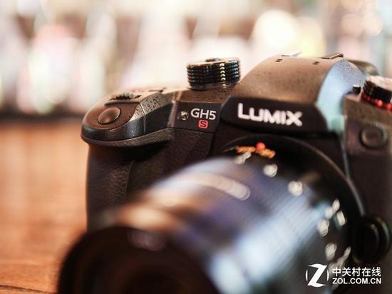 GH5S是脱胎换骨的GH5S,是松下的最高定位相机
