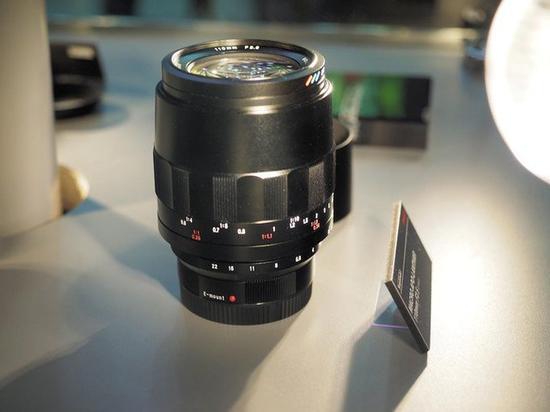 福伦达110mm F2.5微距镜头(图片源自:photorumors.com)