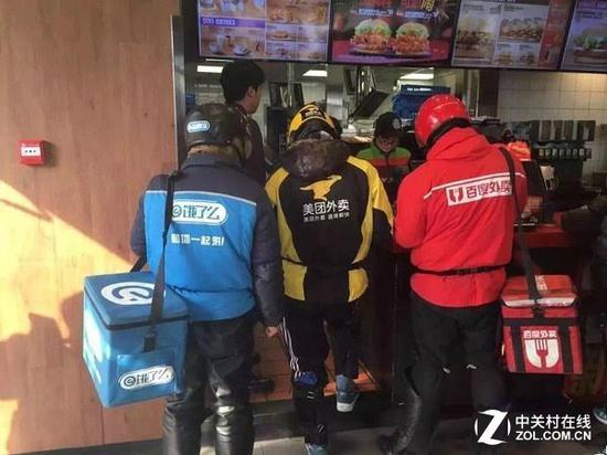 您好,你通过笔记本按键下单的糖炒鲱鱼罐头好了,请取餐