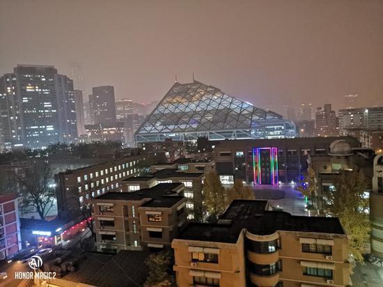 荣耀Magic2样张(手持超级夜景)