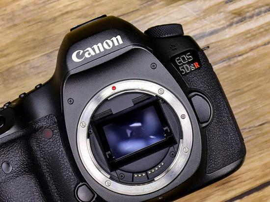 图为佳能EOS 5DS R,目前像素最高的全幅机(没有之一)