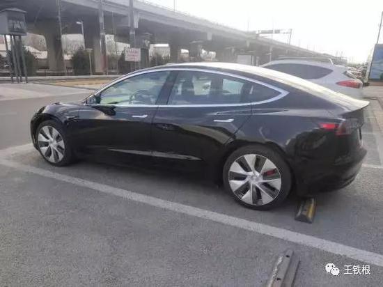 Model 3的车尾极短
