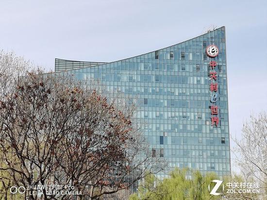 变焦后,构图元素显得不再杂乱