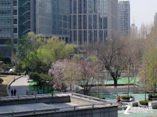 比起照片领域的大幅提升,这款相机的视频画质只能用“贫穷”来形容