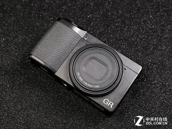 外观上,GR3完美延续了GR系列的设计风格