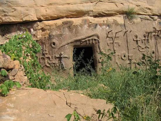 · 多贡的月经小屋。图片来源:Kani Bonzon, Mali ErwinBolwidt on Flickr