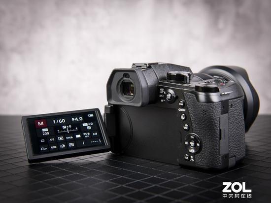 FZ1000 II加入触控屏,方便直接在屏上操作