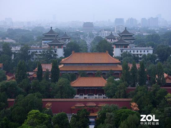 这枚镜头非常适合风光拍摄