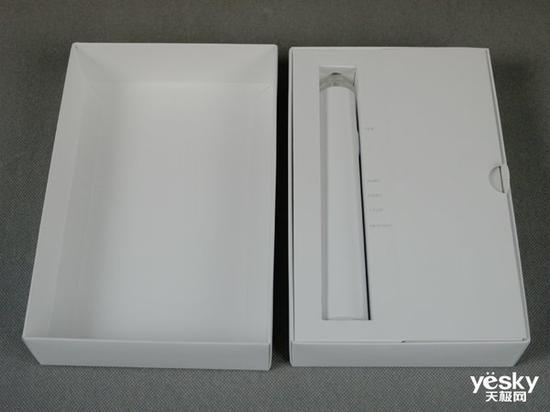 打开米家声波电动牙刷T500外包装后,可看到电动牙刷的主体