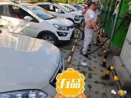 露着肚皮交流充电心得的车主们
