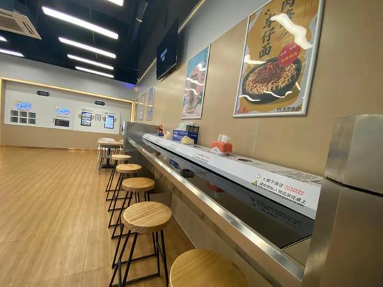 F5未来商店内的餐饮空间,受访者供图