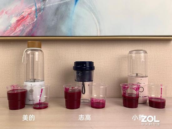 左杯为果汁 右杯为残渣