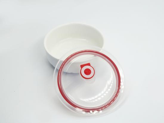 ▲电热饭盒容器和盖子,加热时应取出盖子