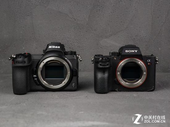 和索尼A7RIII相比,尼康Z7体积与A7RIII基本相同