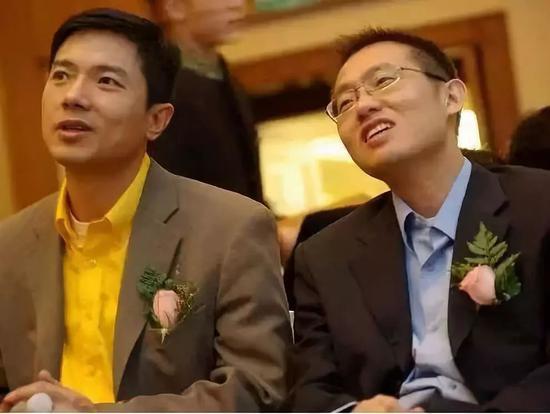 李彦宏(左)及李一男(右)