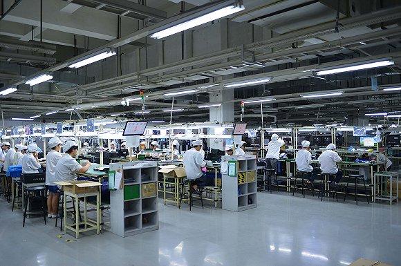富士康生产车间 图片来源:视觉中国