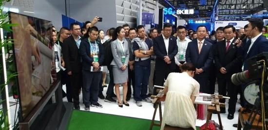 海信现场演示“5G+8K”直播