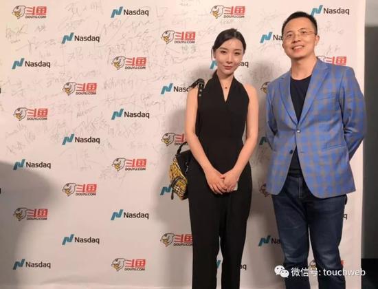 雷帝触网创始人雷建平与女流合影
