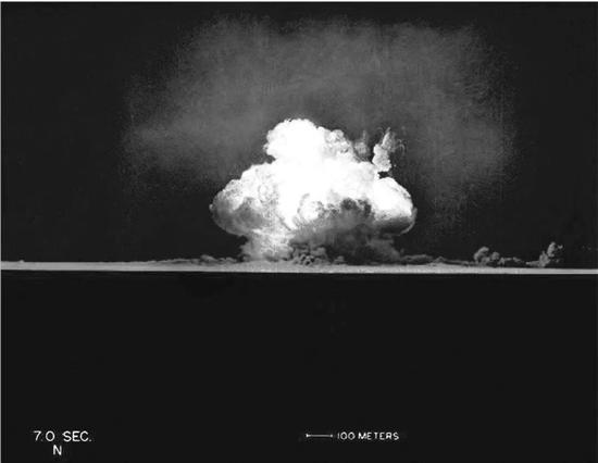 1945年第一颗核弹爆炸,随后放射性核素扩散到全球。图片来源:Getty