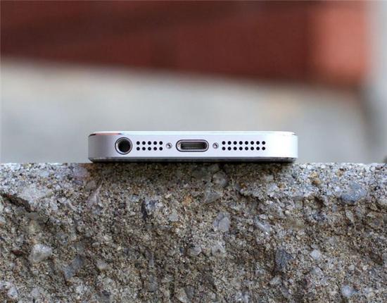 ▲采用Lightning接口的iPhone 5