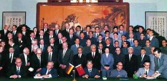 德国大众和上汽签字仪式,人民大会堂,1984年