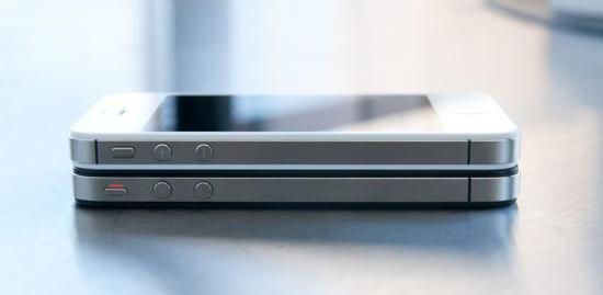 ▲ iPhone 4s 对比 iPhone 4(天线设计)。 图片来自:AnandTech