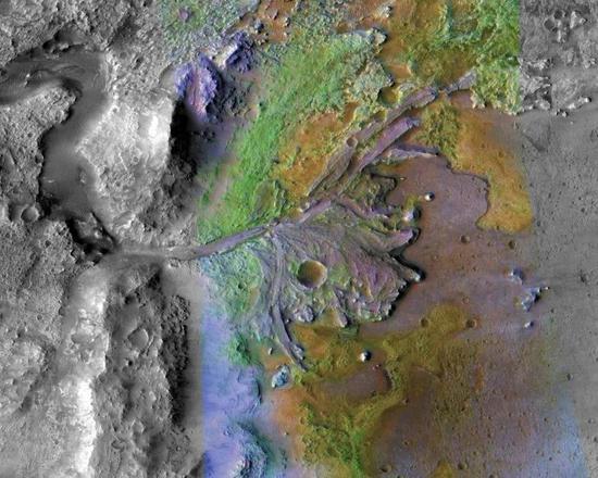 火星上的河口三角洲 图/NASA