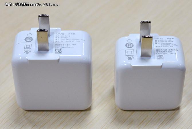 左:vivo X6充电器 右:vivo X5Pro充电器