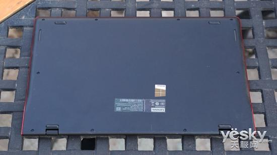 联想ideapad 700S机身D面