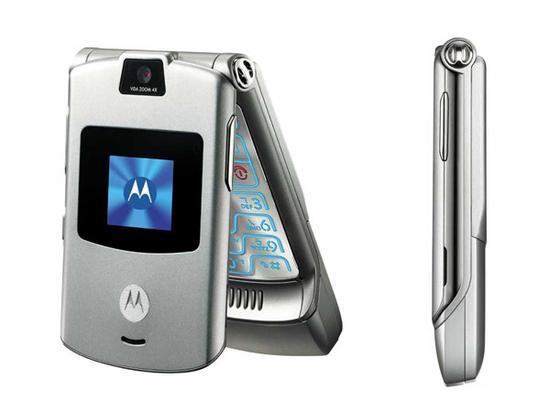 MOTO V3(图片源于网络)